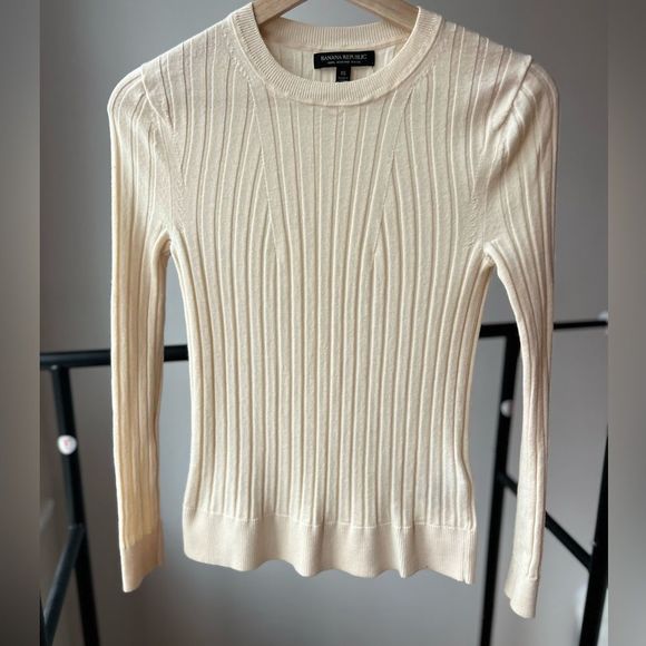 Banana Republic Sweaters - Banana Republic women’s pullover sweater size XS 100% merino wool top cream work
